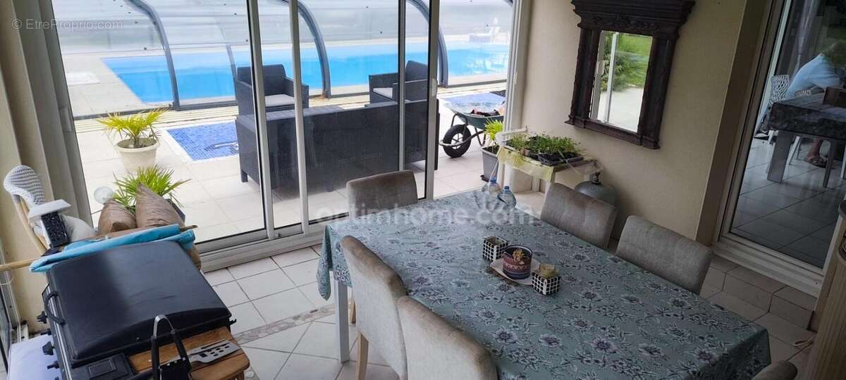Maison de plain-pied – 167 m² – piscine avec abri haut – dpe b – panneaux solaires – 3 596 m² de terrain – clam, à 5 minutes de  - photo 2