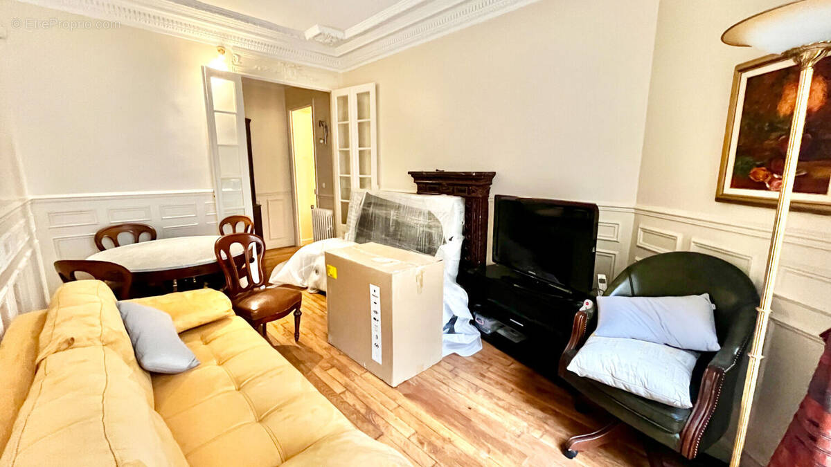 Appartement à PARIS-16E