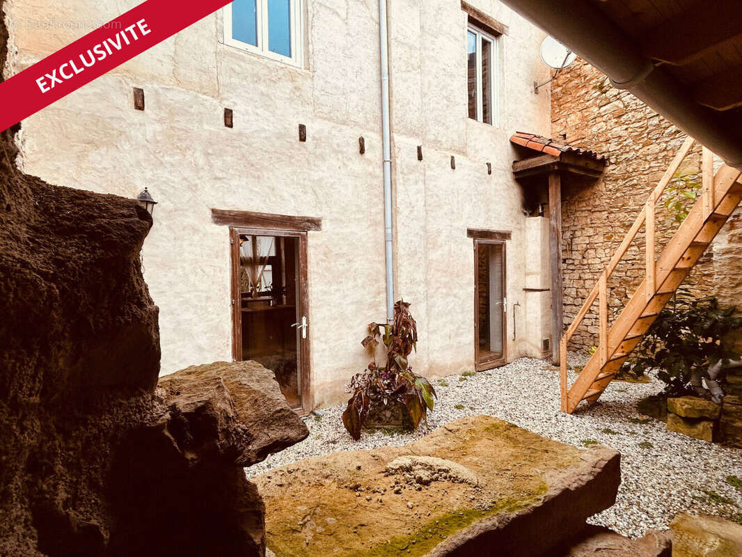 Maison à NANTEUIL-EN-VALLEE