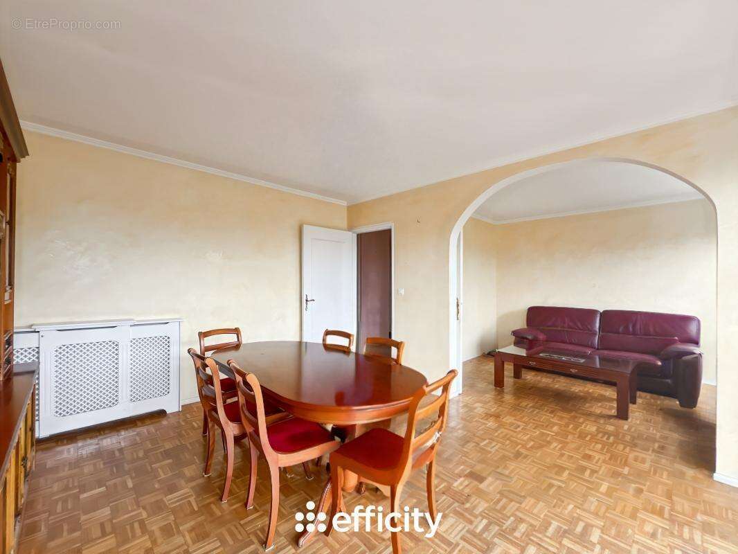 Appartement à CHENNEVIERES-SUR-MARNE
