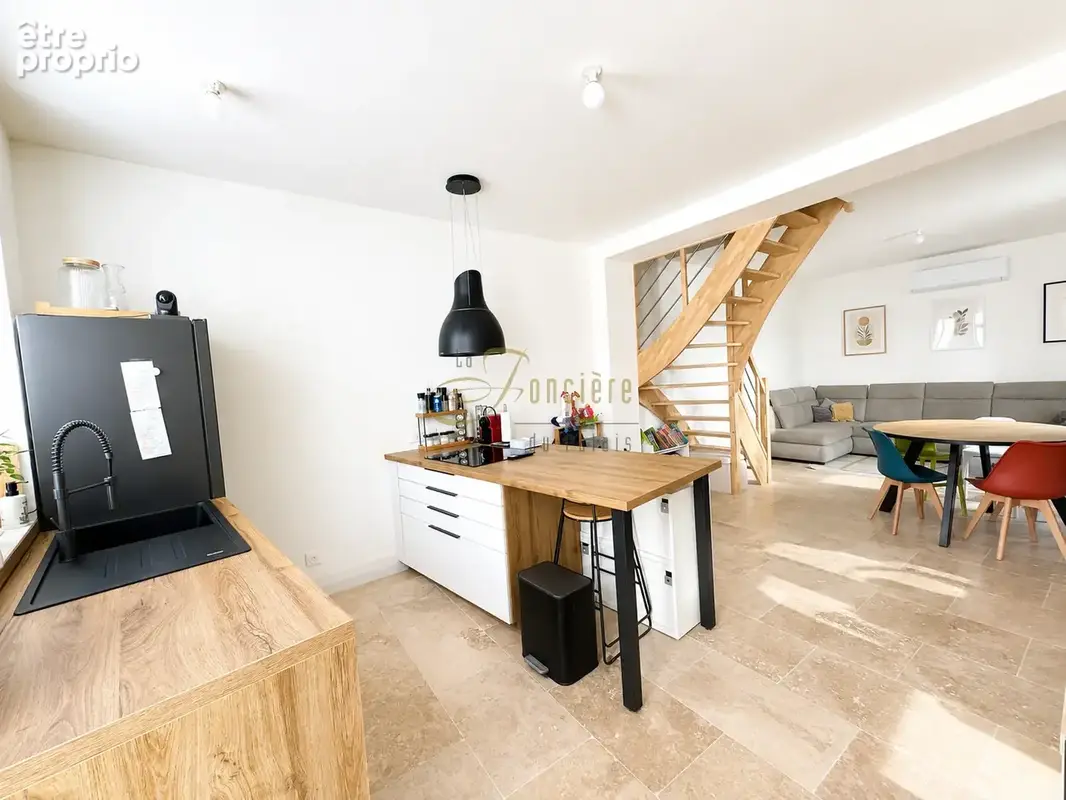Exclusivité maison de ville rénovée avec cour privative et cave - photo 2