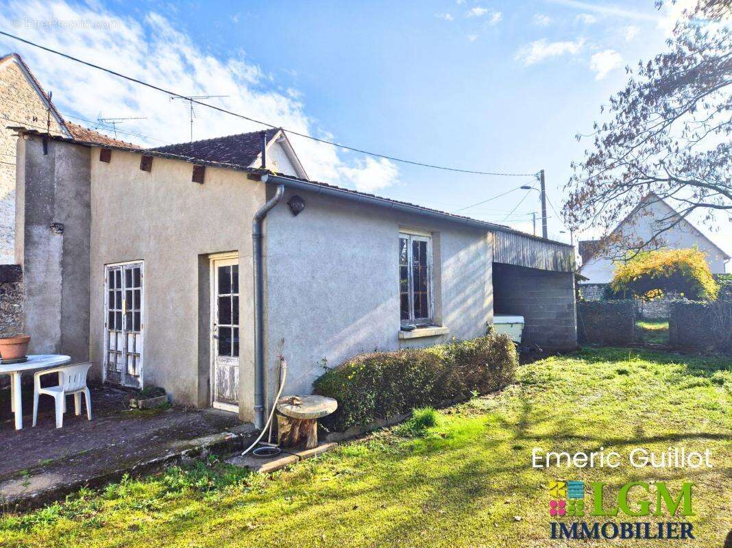 Maison à rénover – 124 m² habitables – Grange - Atelier - Grand appentis - Deux Caves – Terrain clos de 759 m² – Blois (41000) ( - photo 6
