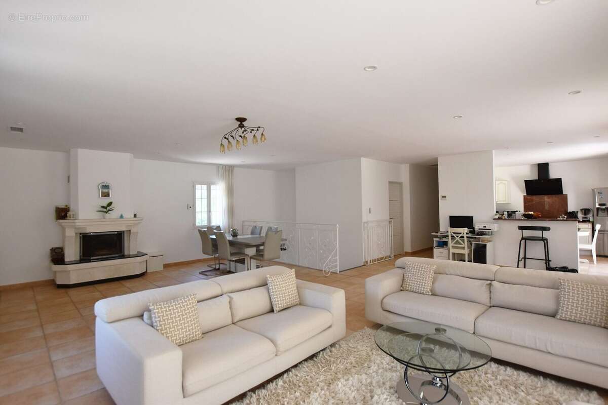 Salon - Maison à NIMES