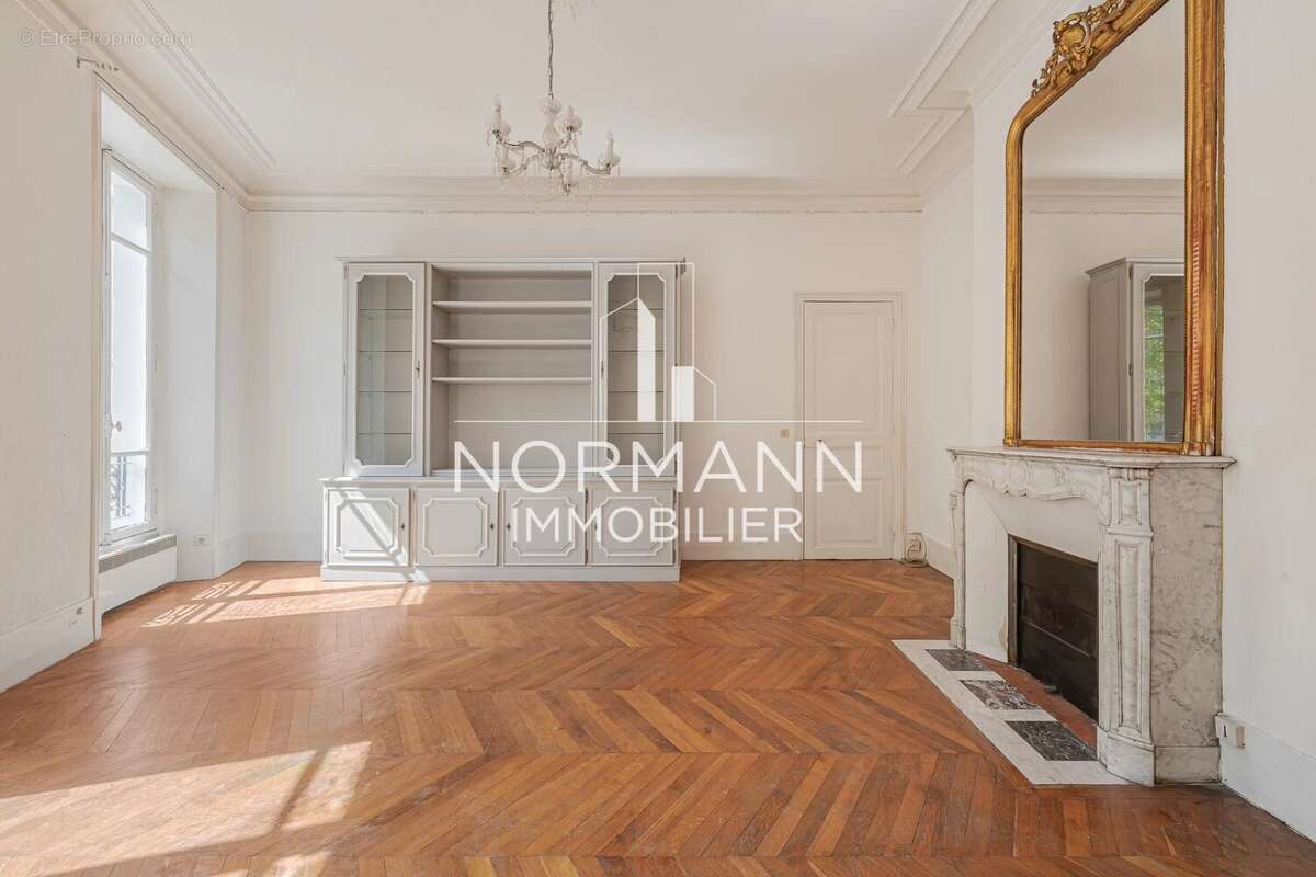 Appartement à NEUILLY-SUR-SEINE