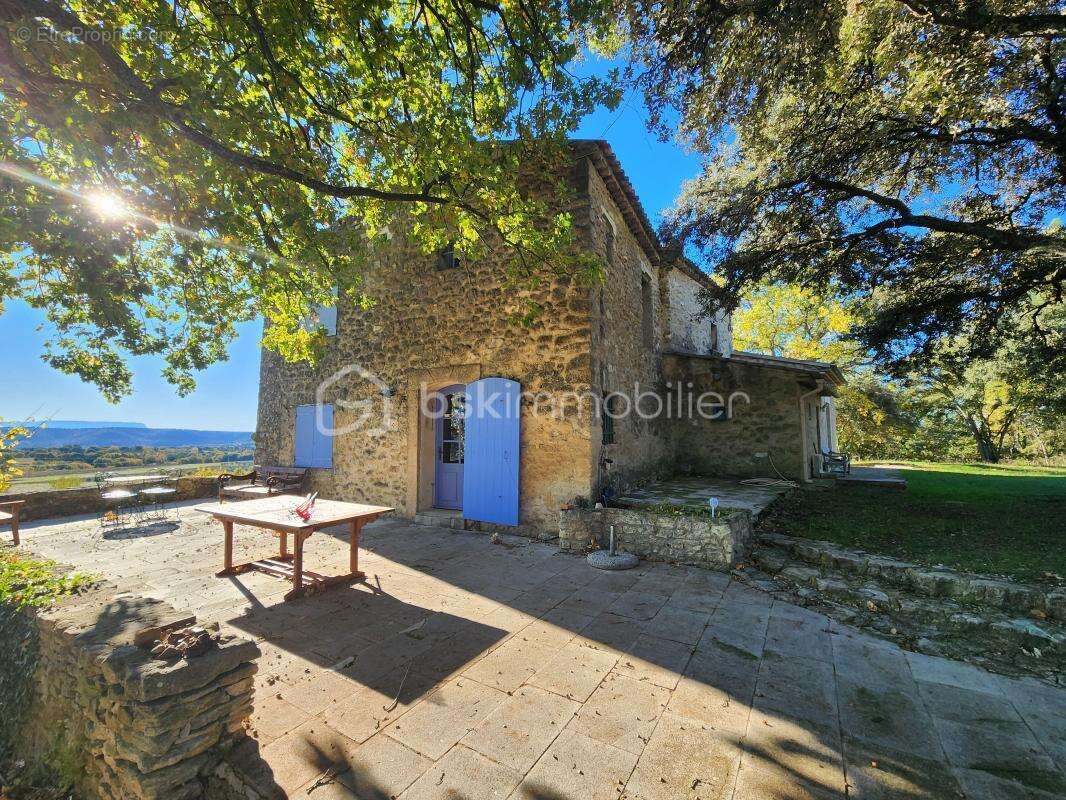 Bâtisse en pierres du 16ème siècle avec vue imprenable sur la Sainte-Victoire, proche de Lourmarin - photo 7