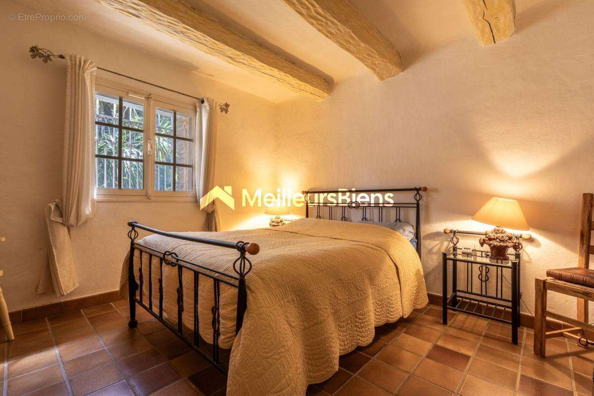 Maison à ROQUEBRUNE-SUR-ARGENS