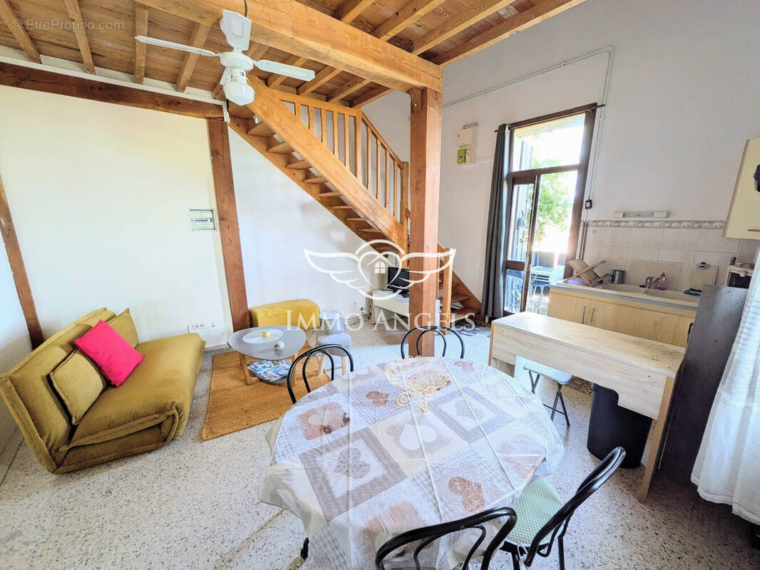 Appartement à VIC-LA-GARDIOLE
