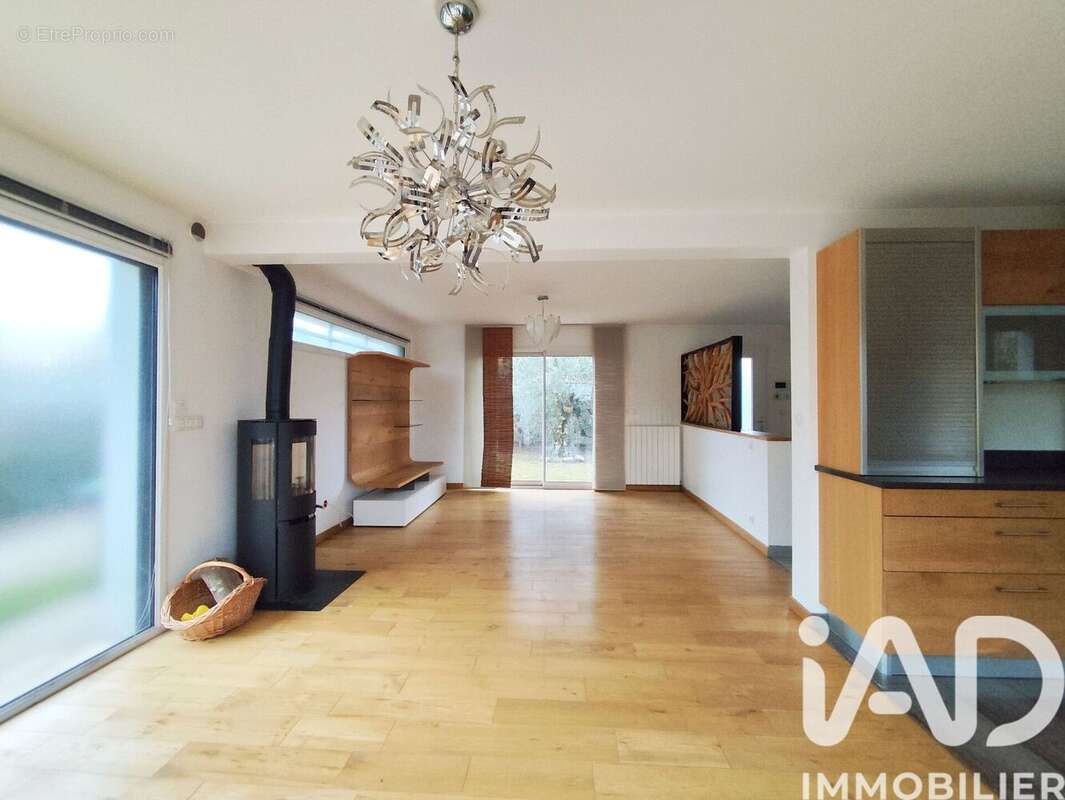 Maison 189 m² à La Ville-Du-Bois  - photo 8