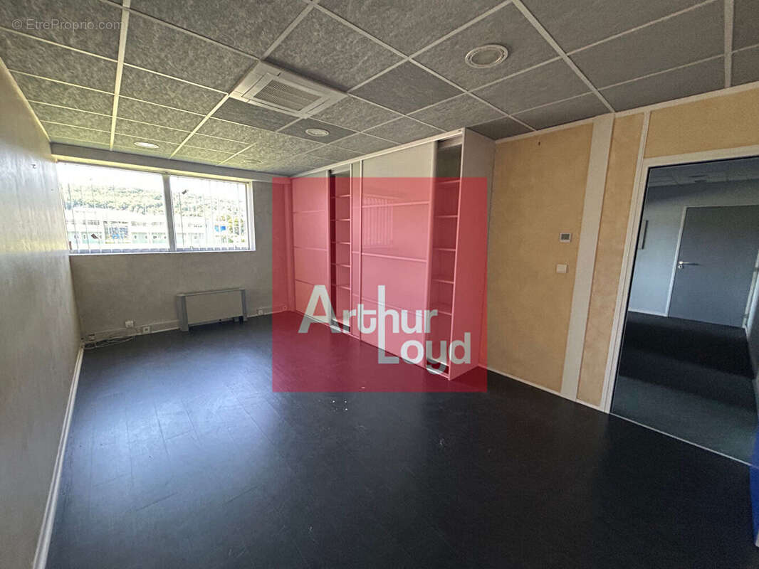 Commerce à ESTILLAC