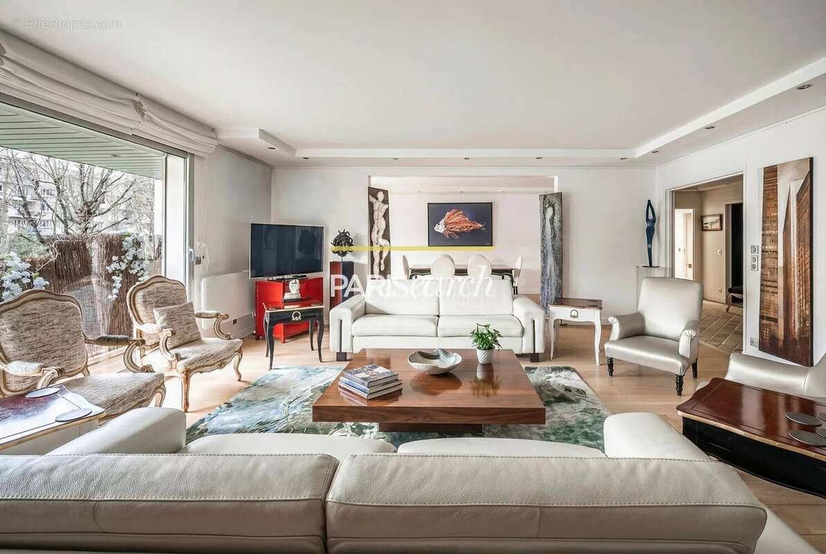 Appartement à NEUILLY-SUR-SEINE