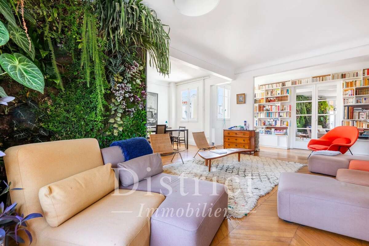 Appartement à PARIS-16E