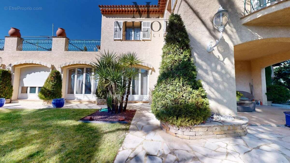 Villa - piscine - jardin 2000m2 - photo 3