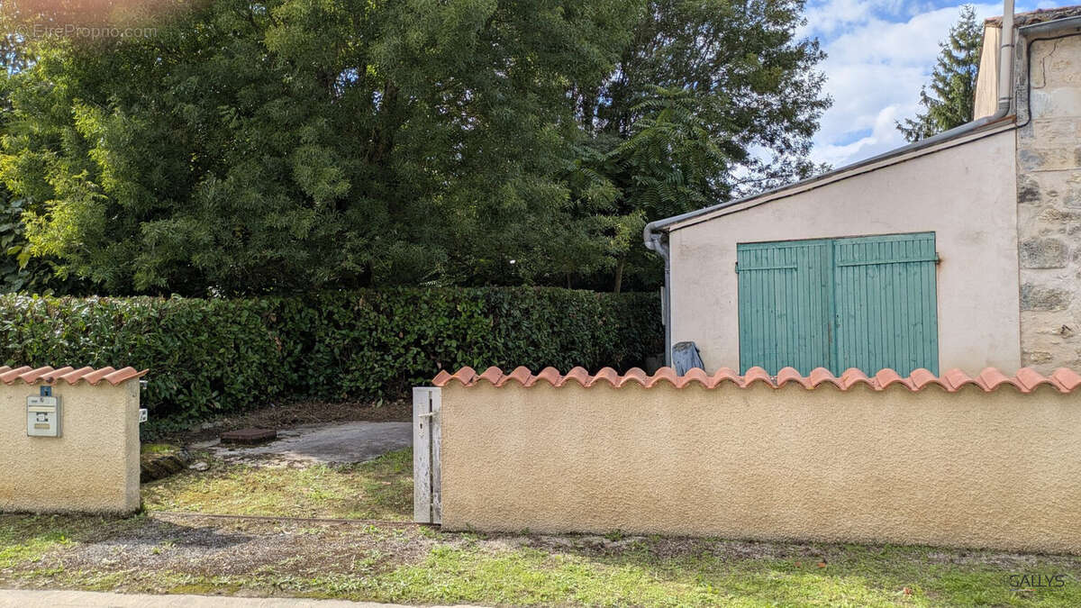 Maison à SAINT-SIMON-DE-PELLOUAILLE