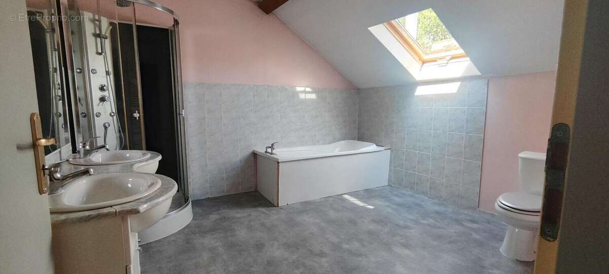 70290 Plancher Bas : Maison 4 pièces 122 m2 avec dépendances et garages - photo 7