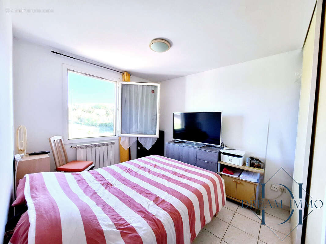 Chambre 2 - Maison à MONTBAZIN