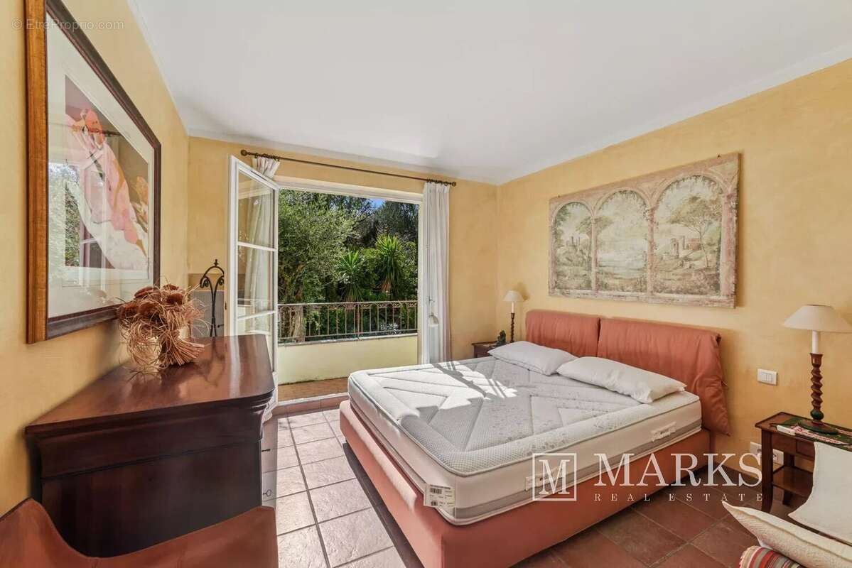 Appartement 3 chambres en centre-ville avec trois balcons - photo 8