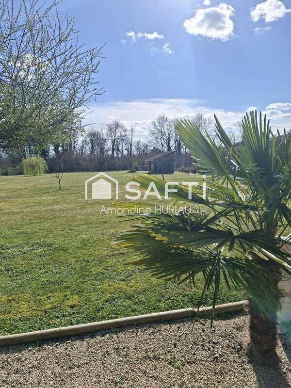 Photo 2 - Maison à LUZILLAT