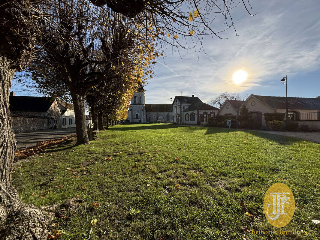 Commerce à LA CHAPELLE-REANVILLE