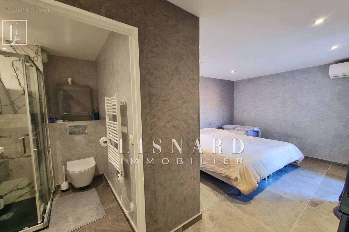 Appartement à VALLAURIS