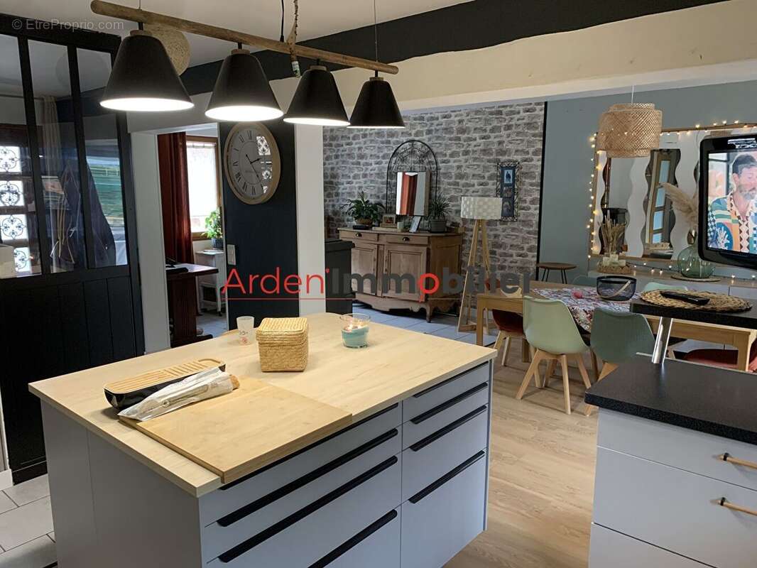 Maison à MENIL-ANNELLES