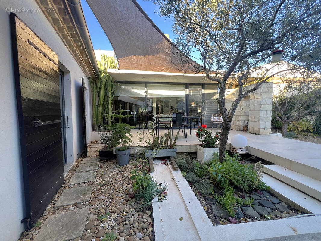 Maison à BELLEGARDE