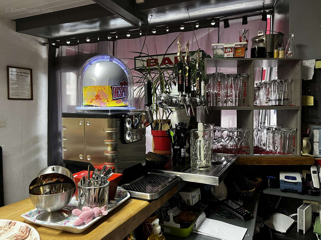 Commerce à CHASSENEUIL-SUR-BONNIEURE