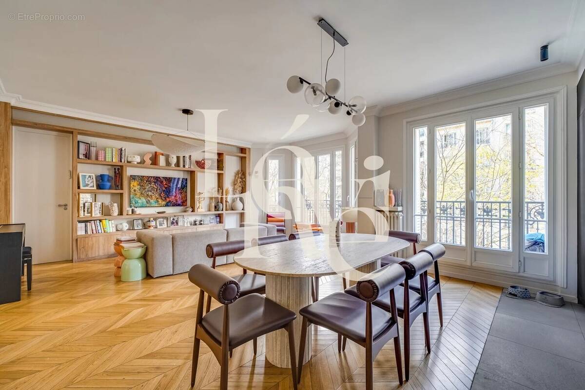 Appartement à PARIS-16E