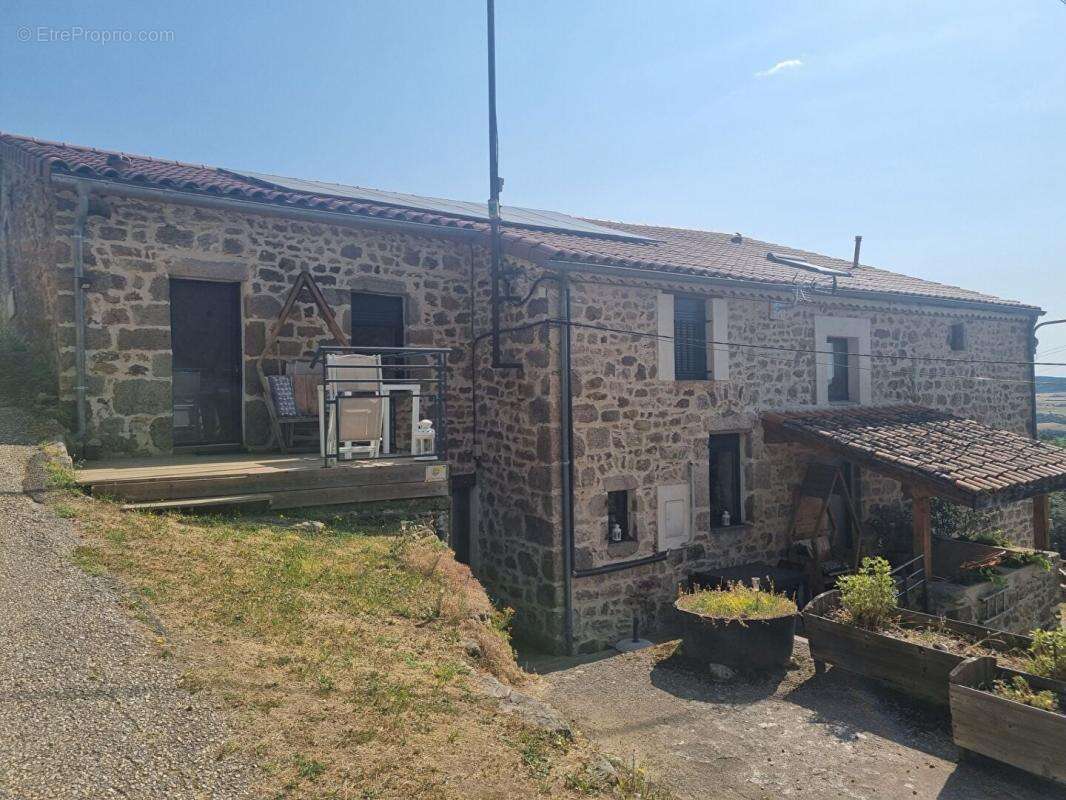 Maison à SAINT-JULIEN-MOLIN-MOLETTE