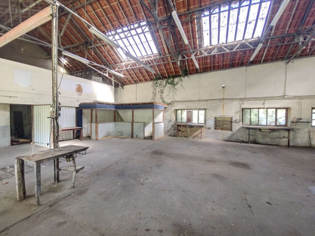 Commerce à MANZAC-SUR-VERN