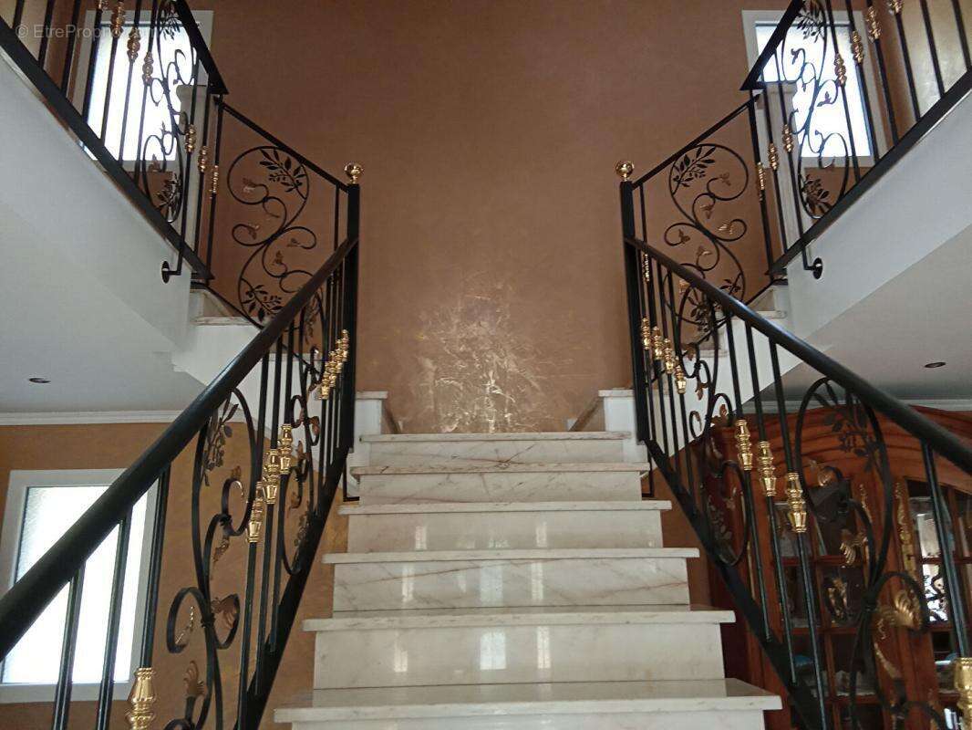 Maison à LE GENEST-SAINT-ISLE