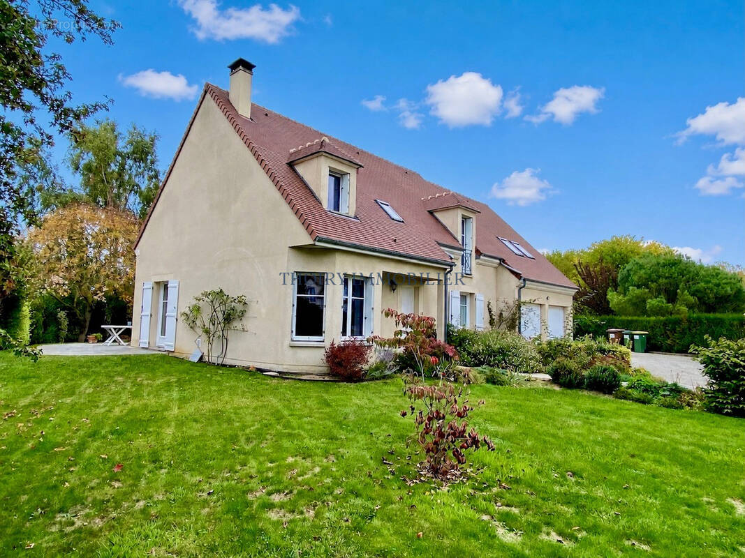 Maison à THOIRY