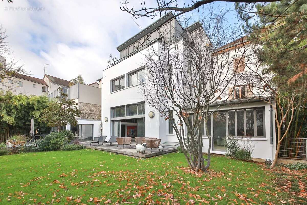 Maison à ISSY-LES-MOULINEAUX