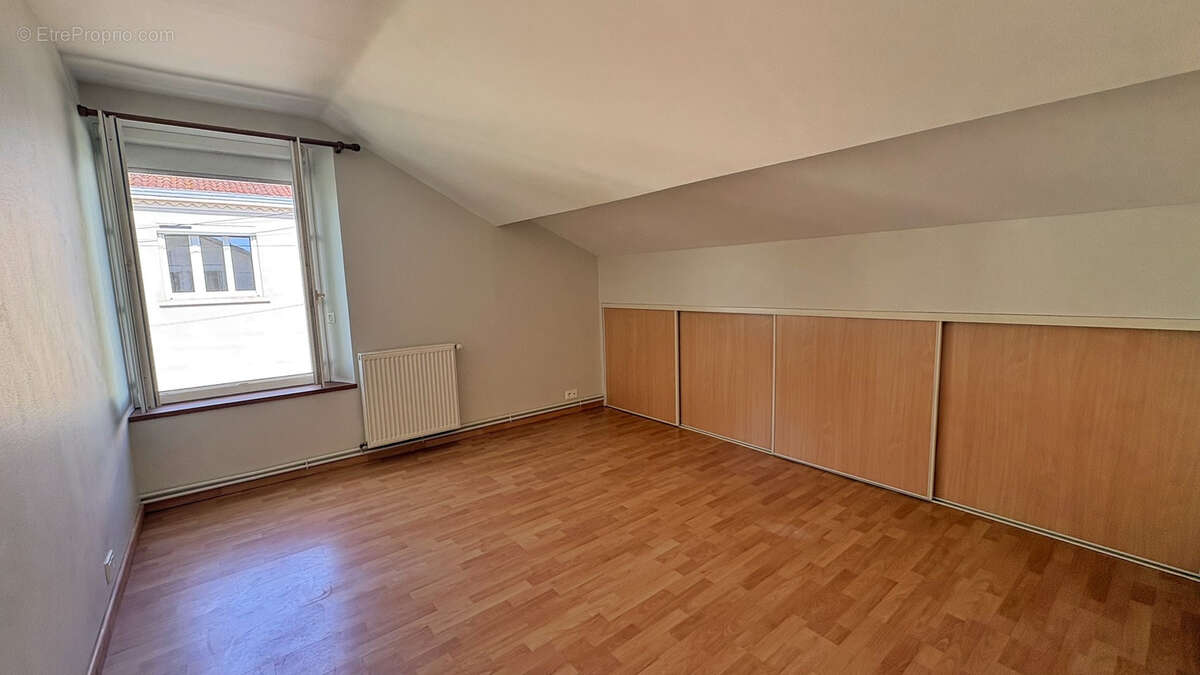 NIORT Avenue de Limoges - maison d'hab de 123m2 T4 - photo 6