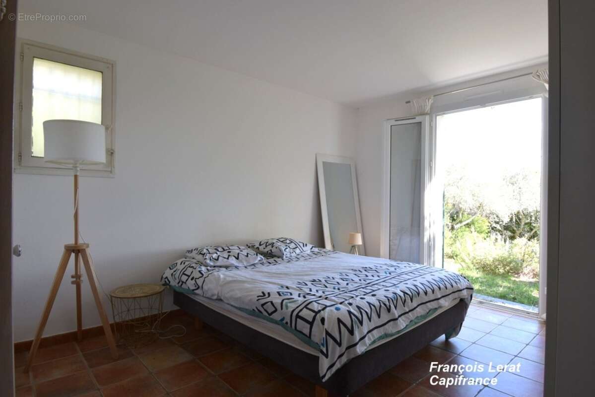 Maison à vendre 7 pièces MANOSQUE (04) - Quartier La Rochette - 169 m² habitable - 4 chambres - Piscine - Garage - 647 000 € hon - photo 13