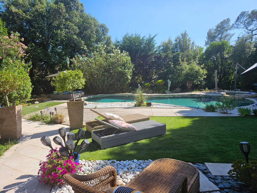 Maison à ROQUEFORT-LES-PINS