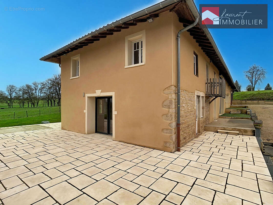 Maison à PONT-DE-VAUX