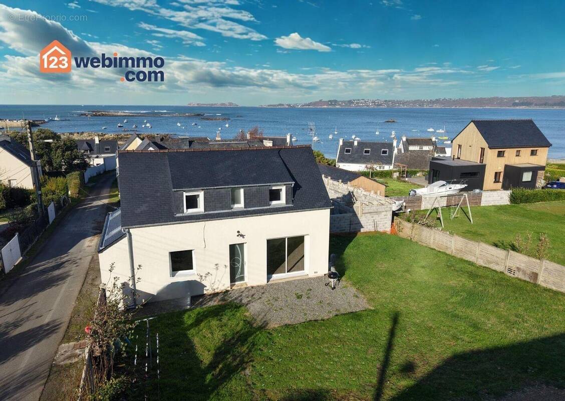 Maison à TREDREZ-LOCQUEMEAU