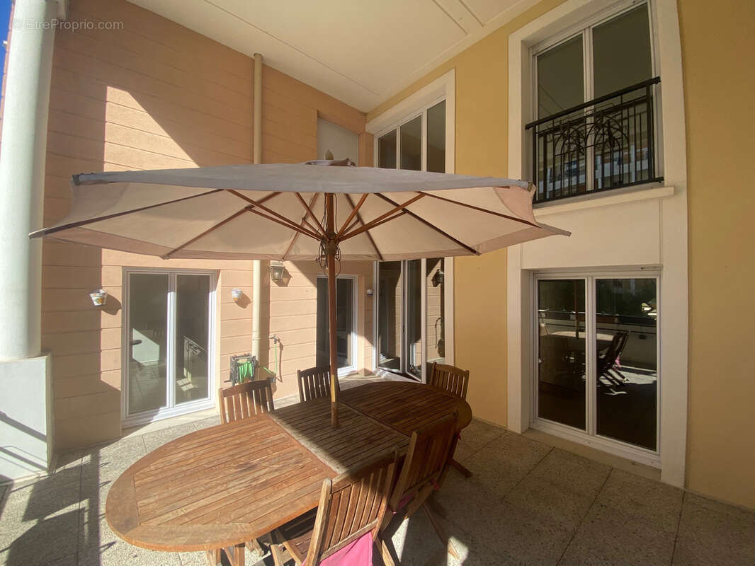 Appartement à COURBEVOIE