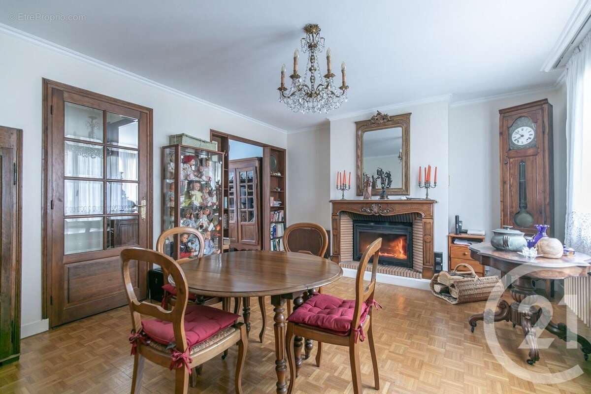 Maison à SAINT-MAUR-DES-FOSSES