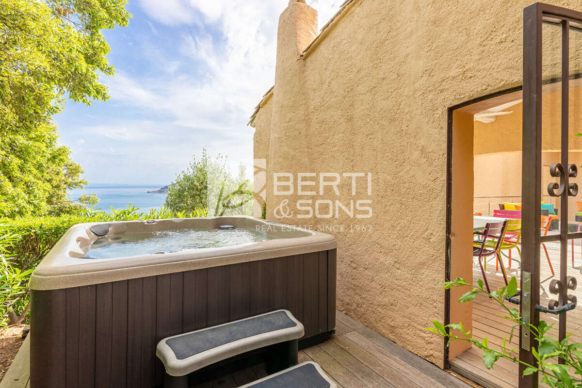 Agay domaine prive - villa 213 m² vue mer panoramique, piscine et jacuzzi - photo 8
