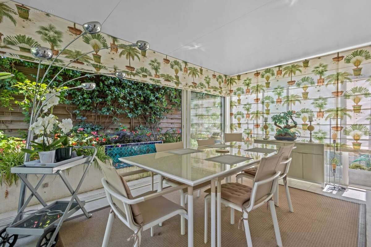 Appartement à LE CANNET