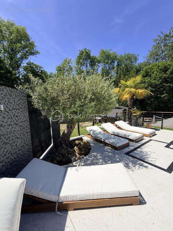 Sublime maison sur 3 niveaux, 4 chambres, une piscine et de très beaux matériaux - photo 6