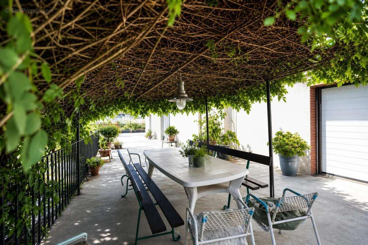 Maison de 8 pièces de 257 m² à Teillet - photo 3