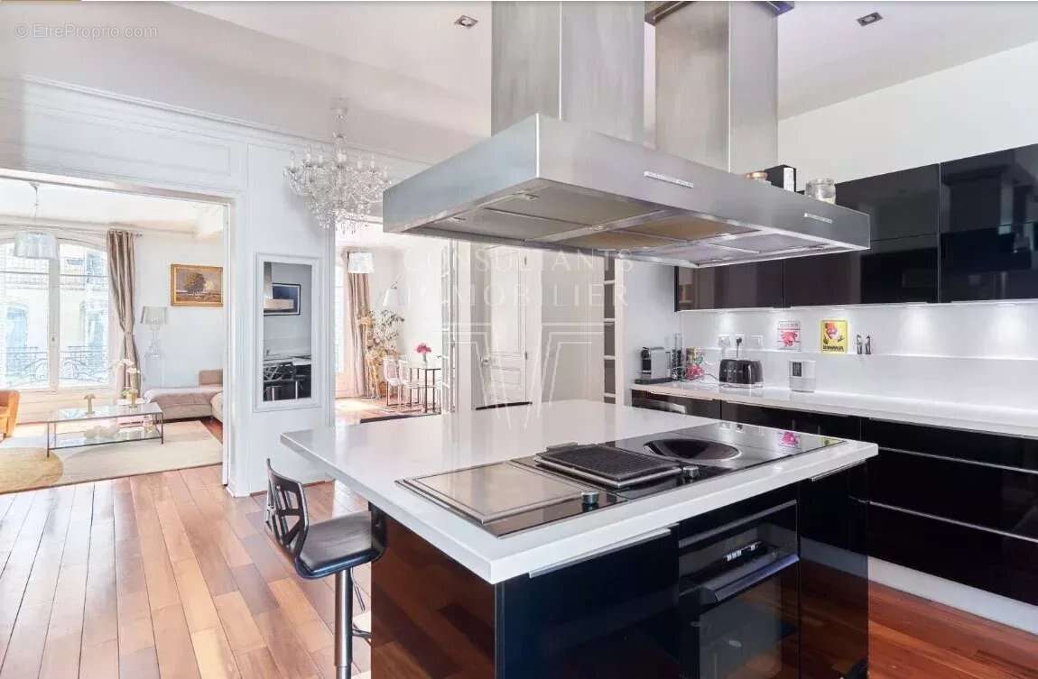 Appartement à PARIS-17E