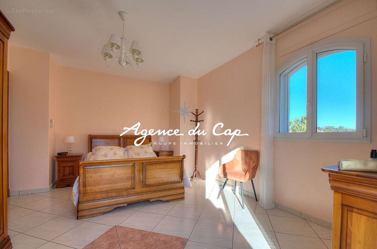 Villa valescure 7 pieces de 204m² avec appartement independant - photo 13