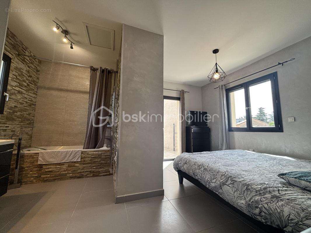A 10min de pierrelatte -maison 2015 - 2 suites - jardin plein sud - garage evolutif - photo 6