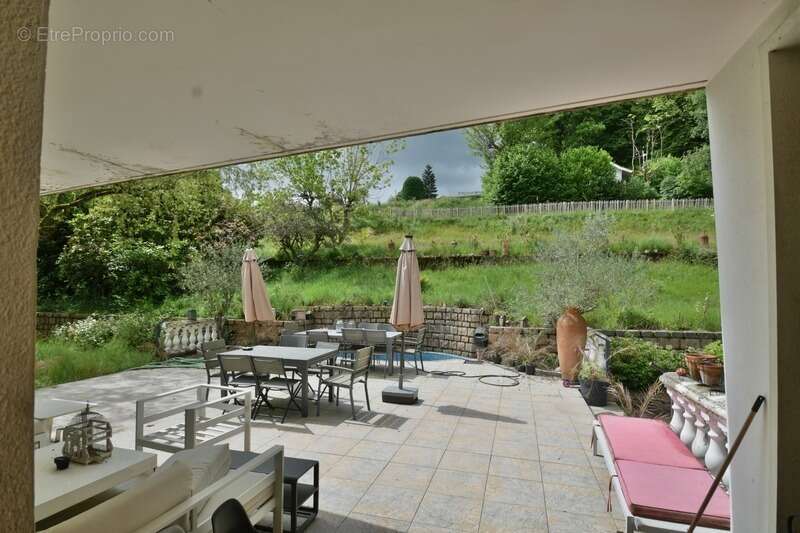 Maison à COURS-LA-VILLE