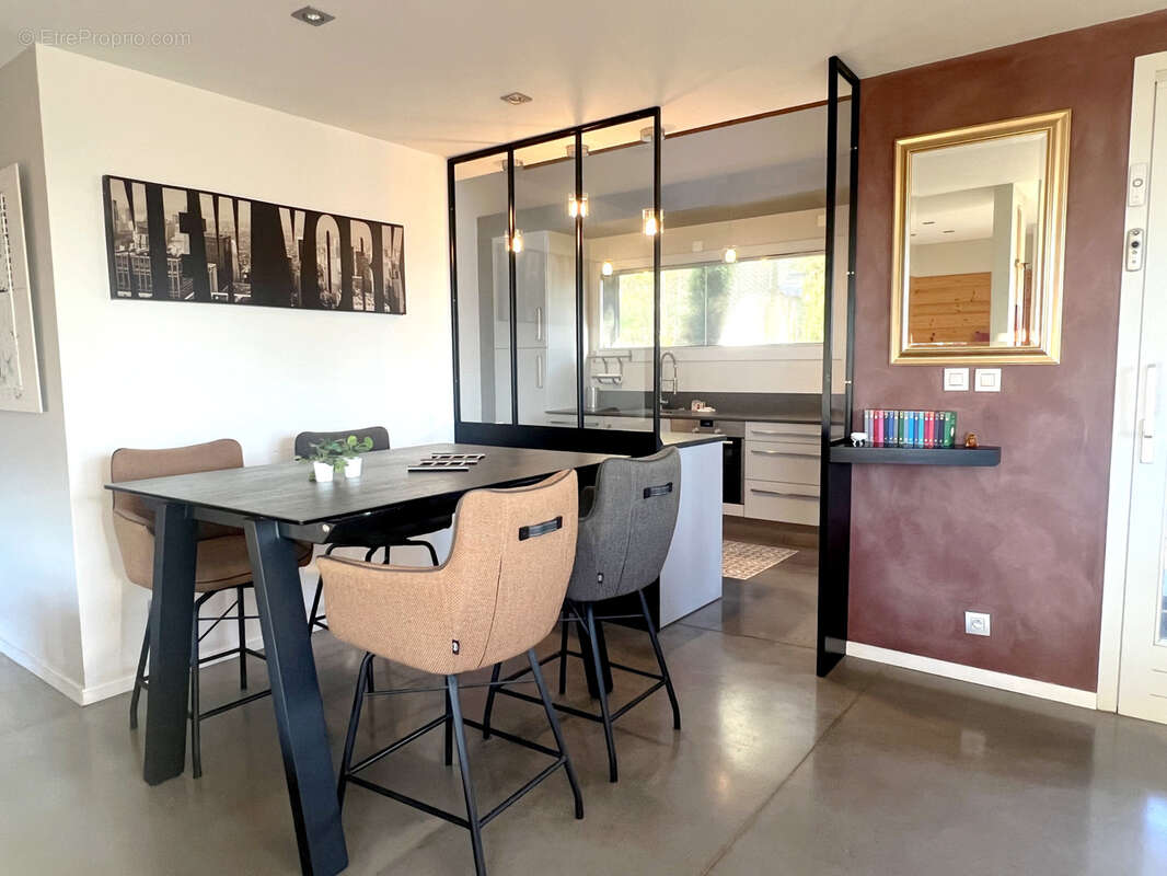 Maison à COLLONGES-SOUS-SALEVE