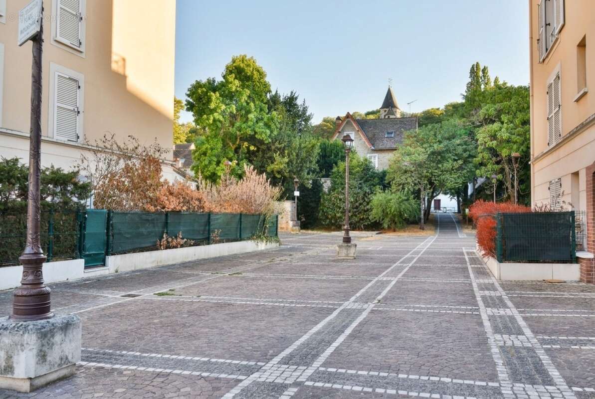 VIRY-CHÂTILLON – À deux pas du lac – Superbe maison rénovée avec séjour cathédrale - Surface au sol 140m² - photo 26