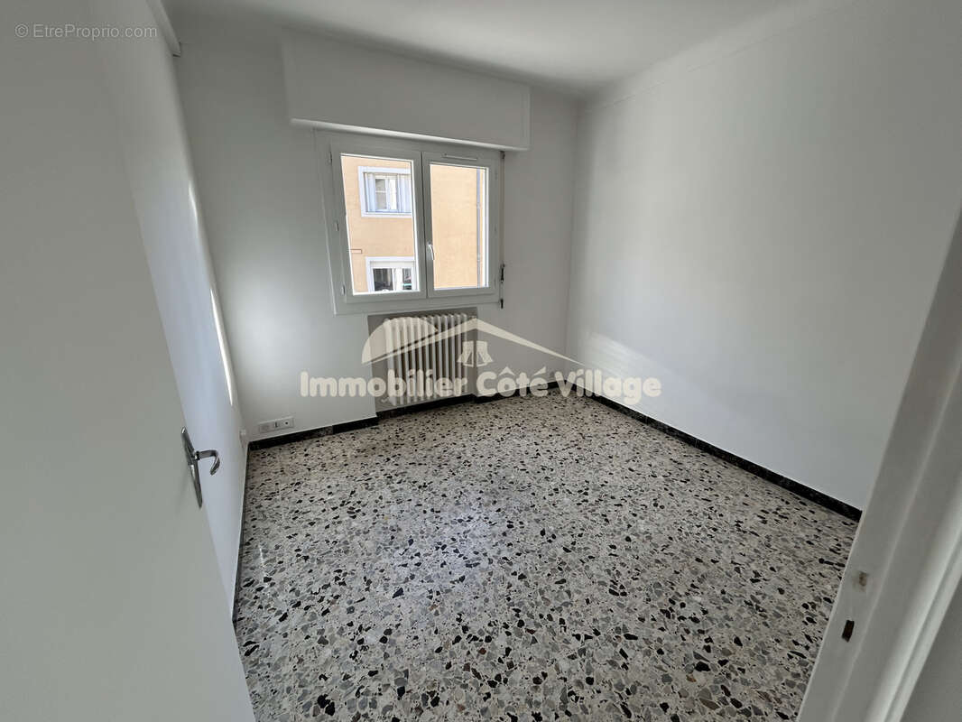 Appartement à CONTES